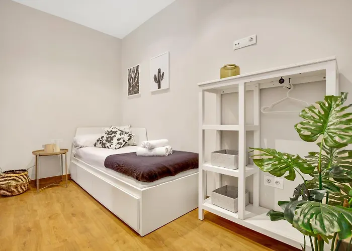 Modern & Quite At Larios Apartment *